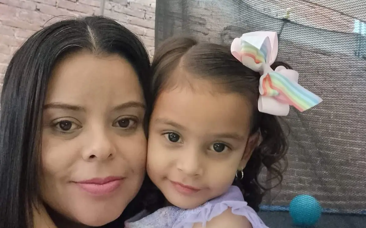 ERIKA QUIÑONES Y SU HERMOSA HIJA SOFIA...